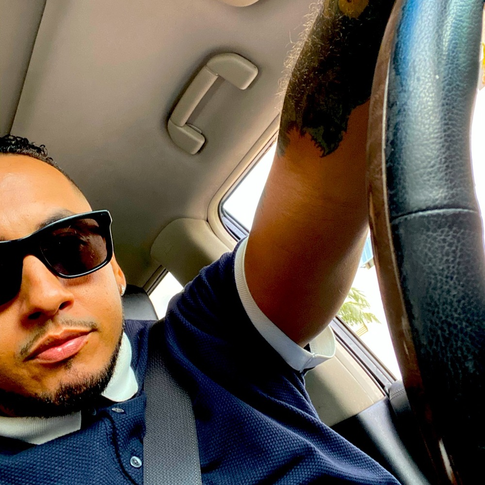 Meet your Posher, Carlos